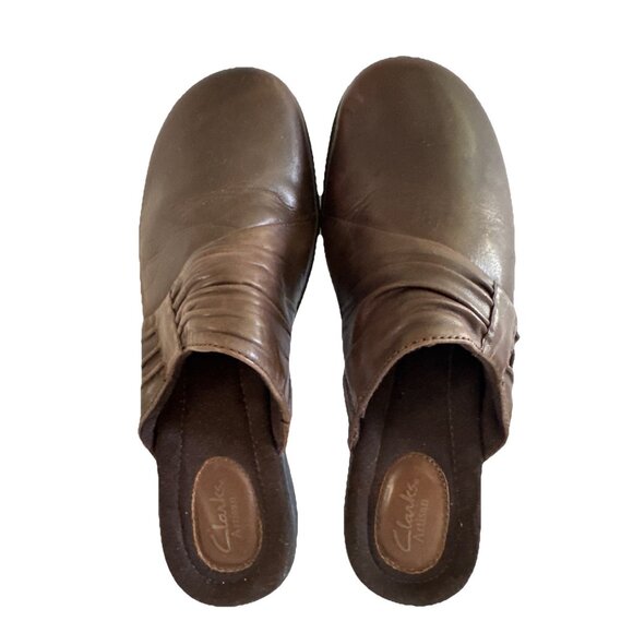 Clarks Women’s Brown Leather Mules Clogs 7.5 N Mid Block Heel Casual Work Shoes - Picture 2 of 11